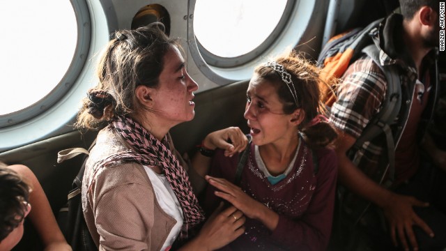 Raw Video: Iraqis rescued from Mount Sinjar